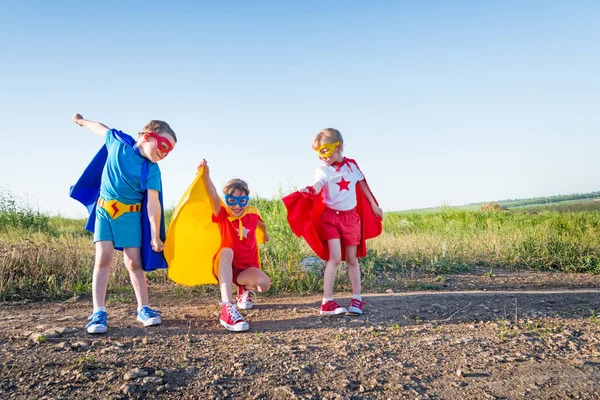 Kinderen superheros — Stockfoto
