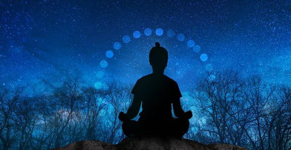 Yoga Kozmik Uzay Meditasyonu Illüstrasyonu Insan Silueti Gece Açık Havada — Stok fotoğraf