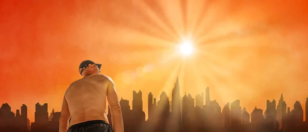 Hombre Que Sufre Calor Ciudad Día Verano Abrasador Ola Calor —  Fotos de Stock