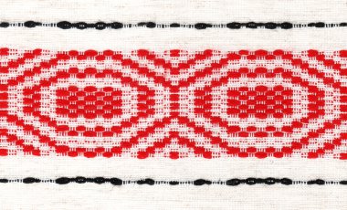 keten zemin üzerine kırmızı süs dikişli