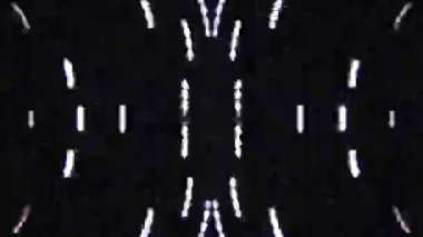 Kaleydoskopik görüntü deseni piksellerin karelerinden yapılmış. Parlak renkler. Şehirde bir gece sokağı. Kaotik hareket. Video sanatı grafikleri.