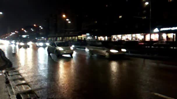 Ruch Świateł Samochodów Nocnej Ulicy Jasny Kolorowy Obraz Efektem Usterki — Wideo stockowe