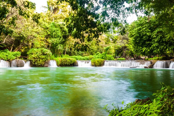 Cachoeira tropical na Tailândia — Fotografia de Stock