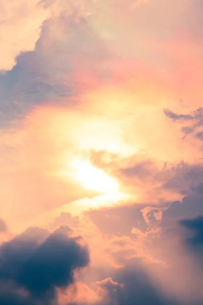 Light ray from sun behind cloud — Stock Photo, Image