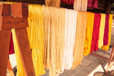 renkli ipek değişir