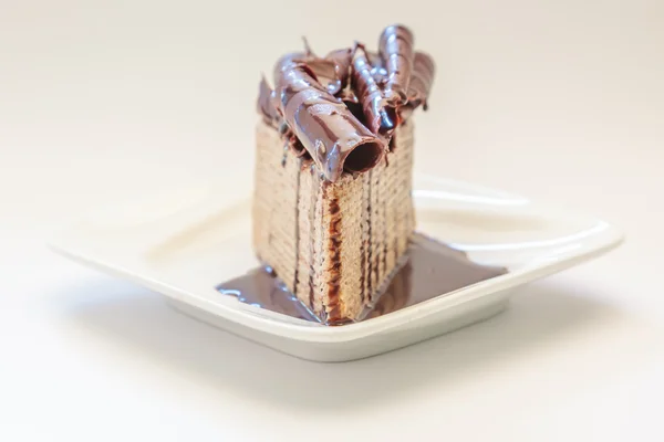 Chocolate no prato branco — Fotografia de Stock