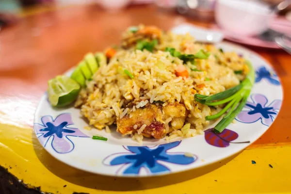 Zöldséges sült rizs, a garnéla — Stock Fotó