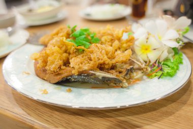 kızarmış balık ile omlet