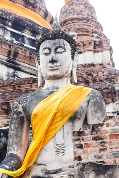 Ruine und antike Buddha-Statue — Stockfoto