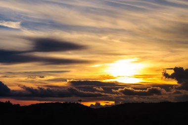 dağlarda günbatımı