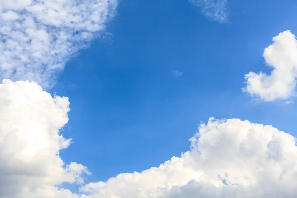 Klarer blauer Himmel Hintergrund — Stockfoto