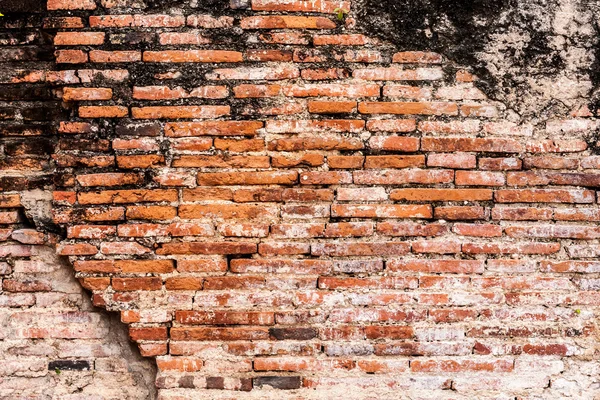 Starý oranžové popraskané cihlová zeď — Stock fotografie