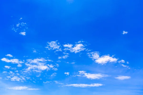 Klarer blauer Himmel Hintergrund — Stockfoto