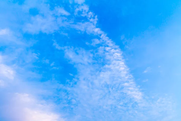 맑고 푸른 하늘 배경 — 스톡 사진