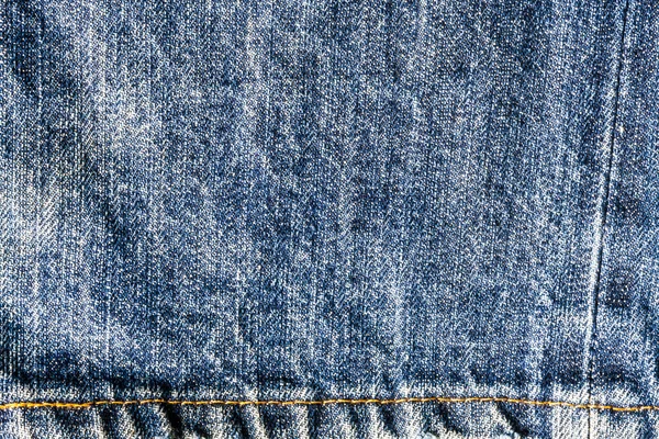 Calça jeans azul sujo com textura de costura — Fotografia de Stock