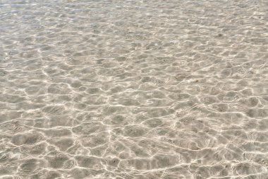 şeffaf deniz su yüzeyi