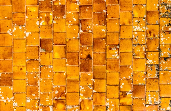Vecchie e sporche piastrelle di mosaico arancione — Foto Stock