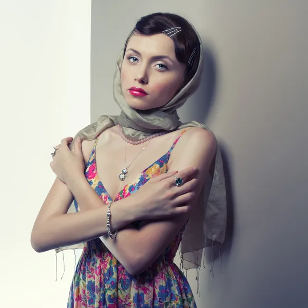 kare retro kız portresi