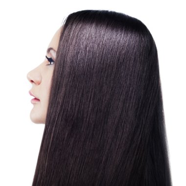 yalıtılmış bir genç esmer bir profil portresi