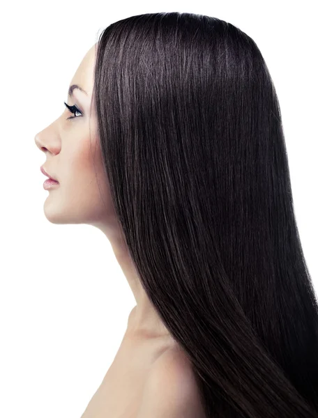 yalıtılmış bir genç esmer bir profil portresi