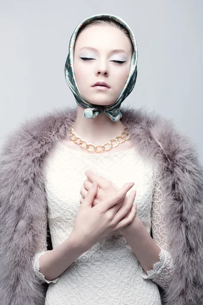 Vintage bir genç kadının portresi.