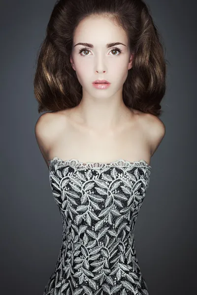 vintage içinde genç bir kadın portresi.