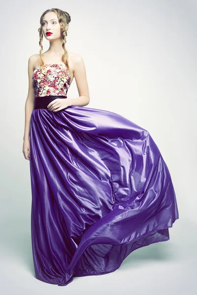 Rüzgar genç kadın.