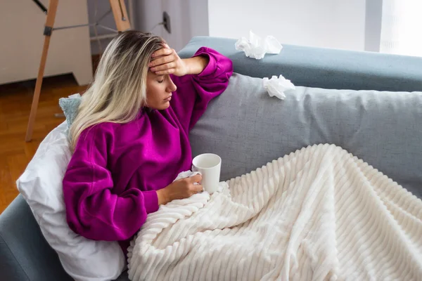 Sick Woman Headache Sitting Blanket Sick Woman Seasonal Infections Flu —  Fotos de Stock