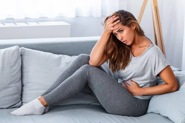 View Young Woman Suffering Stomachache Sofa Home Woman Sitting Bed — ストック写真