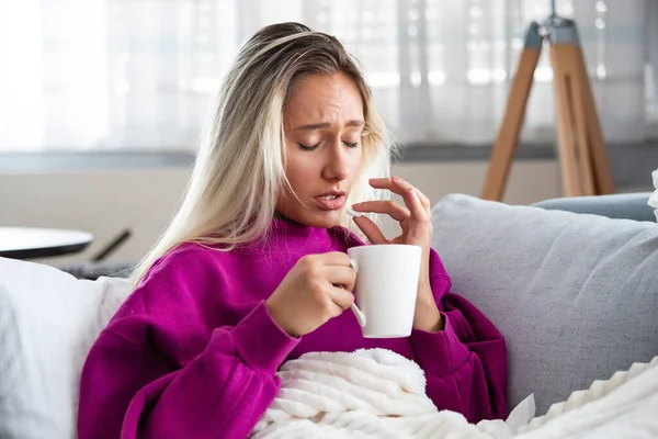 Concepto Sufrimiento Por Dolor Terrible Hermosa Triste Disgustada Infeliz Problemática — Foto de Stock