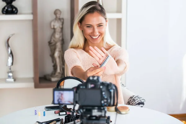 Schöne Natürliche Frau Professionelle Schönheit Vlogger Oder Blogger Live Übertragung — Stockfoto