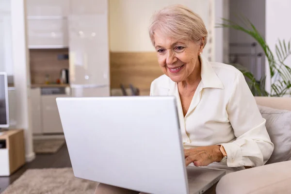 Happy Senior Woman Making Online Payments Bill Using Laptop Smiling — Stock Photo, Image