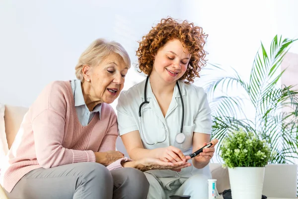 Happy Senior Woman Having Her Blood Sugar Measured Nursing Home — Foto Stock