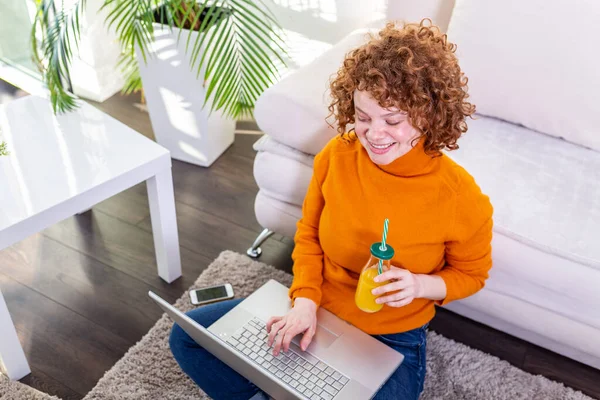 Creative Female Freelancer Sitting Front Laptop Computer Drinking Healthy Orange — Stockfoto
