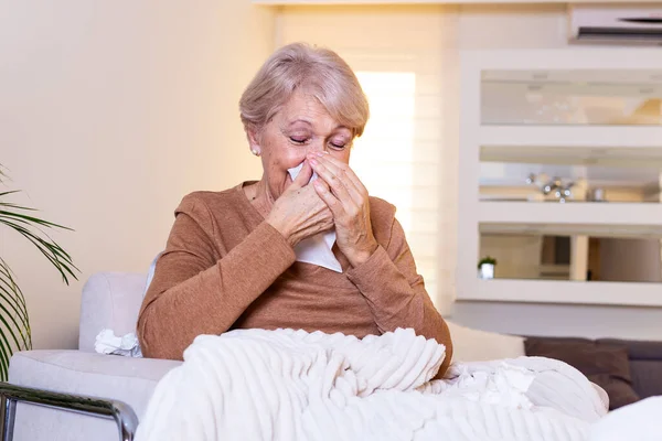 Cold Flu Portrait Ill Senior Woman Caught Cold Feeling Sick — ストック写真