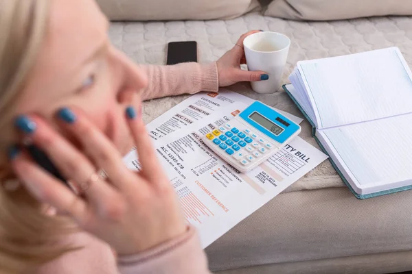 Beautiful Young Albino Woman Sitting Calculator Bills Doing Paperwork Hand — ストック写真