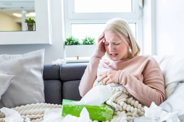 Cold Flu Portrait Ill Woman Caught Cold Feeling Sick Sneezing — Stock fotografie