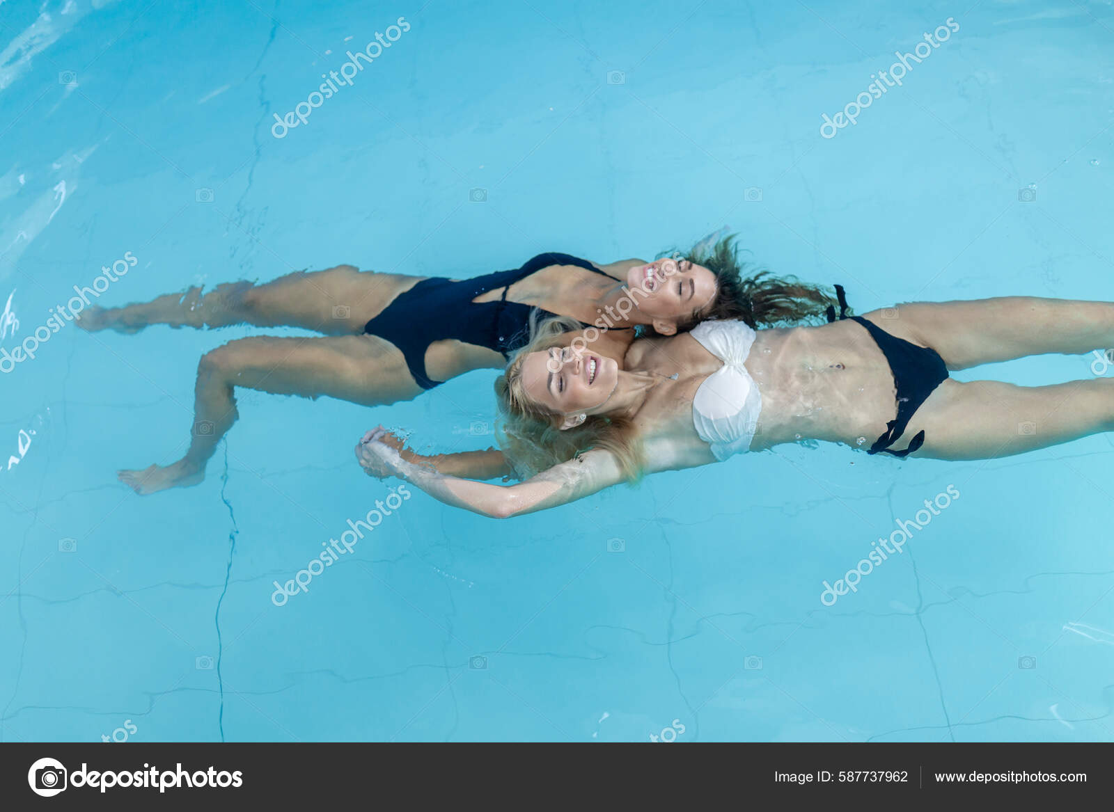 Голые девушки плавают в бассейне ▶️ Наиболее подходящие xXx видео