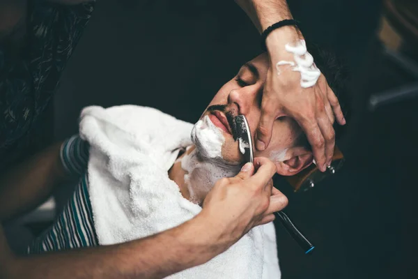 Razor Hands Specialist Barber Barber Shaving Man Barber Shop Close — Stock Photo, Image