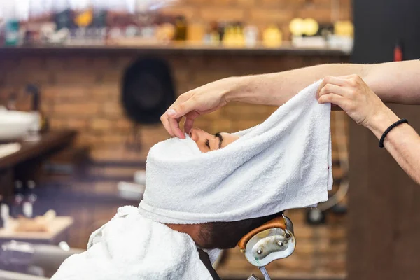 Barber Covers Face Man Hot Towel Traditional Ritual Shaving Beard — Stok fotoğraf
