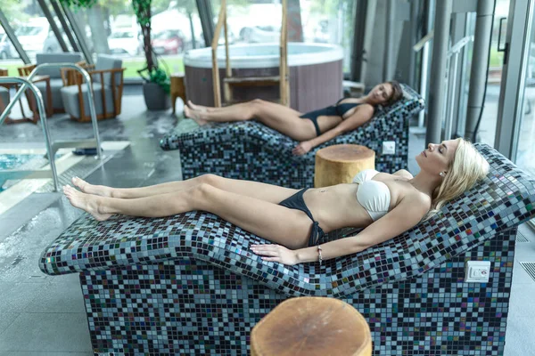 Young Women Relaxing Steam Sauna Women Slim Body Healthy Skin — Stock Photo, Image