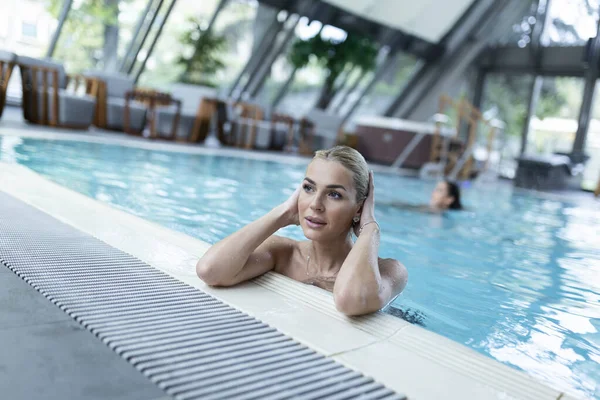 Young Beautiful Woman Enjoying Hot Tub While Spending Relaxing Day — Stok Foto