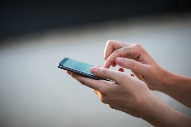 Reklam mesajınız ya da tanıtım içeriğiniz için cep telefonunuzu boş kopya alanı ile kapatın.