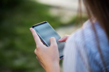 Reklam mesajınız ya da tanıtım içeriğiniz için cep telefonunuzu boş kopya alanı ile kapatın.