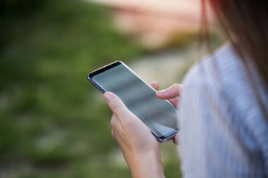 Reklam mesajınız ya da tanıtım içeriğiniz için cep telefonunuzu boş kopya alanı ile kapatın.