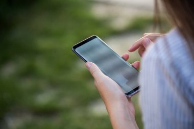 Reklam mesajınız ya da tanıtım içeriğiniz için cep telefonunuzu boş kopya alanı ile kapatın.