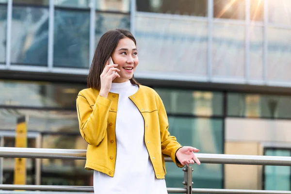 Asian Cheerful Young Woman Walking Street Calling Phone Asian Woman — Stockfoto