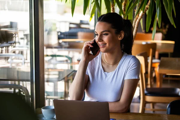 Smiling Woman Drinking Coffee Using Her Mobile Phone Satisfied Female — 스톡 사진