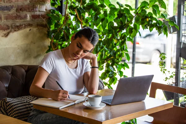 Young Businesswoman Working Cafeteria Her Break Woman Taking Break Enjoying — Stock Photo, Image