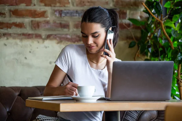 Young Woman Coffee Cup Laptop Coffe Shop Woman Taking Break — 스톡 사진